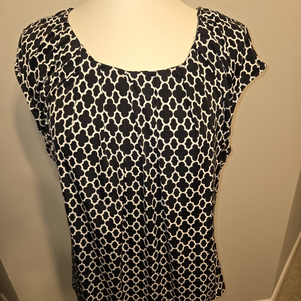 Worthington Black and White Fitted Cap Sleeve Blouse